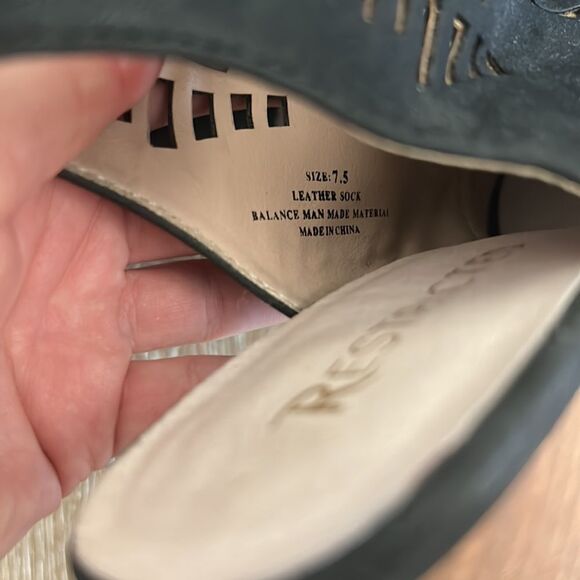 2 pairs of heeled open toe shoes - Picture 3 of 5